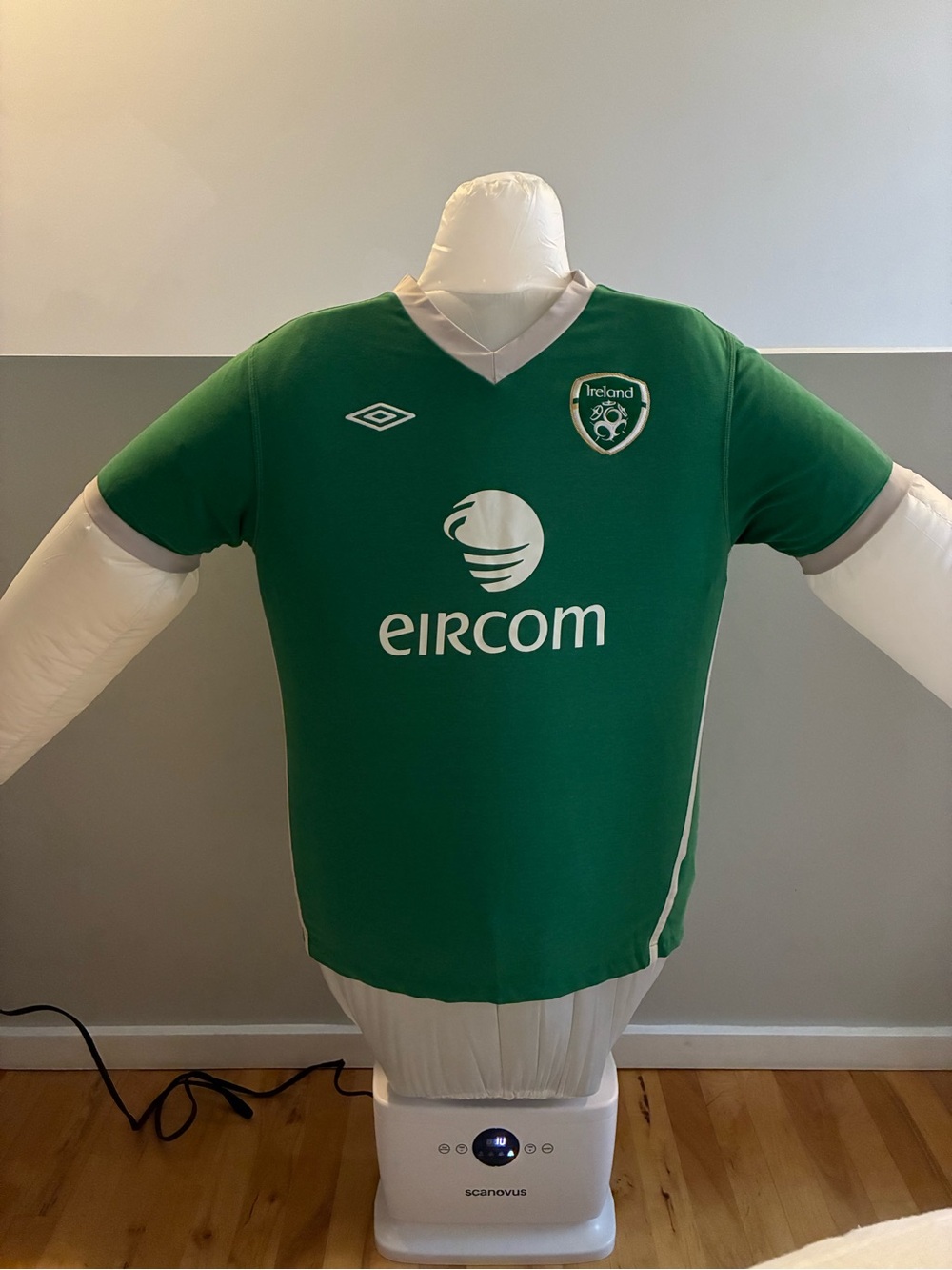 Ireland 2010/11 Umbro Eircom Home Soccer Jersey Tailored Men’s 44 Green